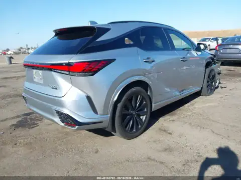 2T2BCMEA0PC009401 — 2023 Lexus RX, photo 4 from IAAI, Right side