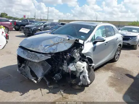 2T2BAMBA0PC009215 — 2023 Lexus RX, zdjęcie 2 z IAAI, Przód
