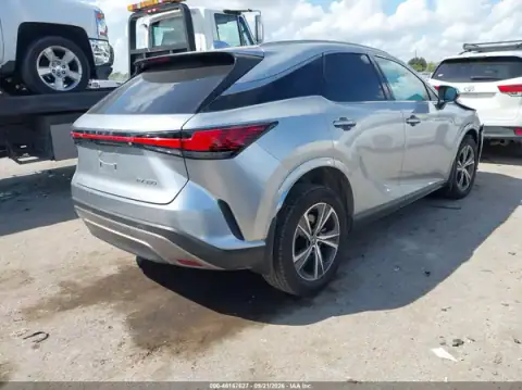 2T2BAMBA0PC009215 — 2023 Lexus RX, zdjęcie 4 z IAAI, Przód