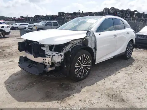 2T2BBMCA6SC092377 — 2025 Lexus RX, photo 2 from IAAI, Front end