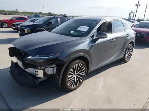 2T2BBMCA0SC104961 — 2025 Lexus RX, photo 2 from IAAI, Front end