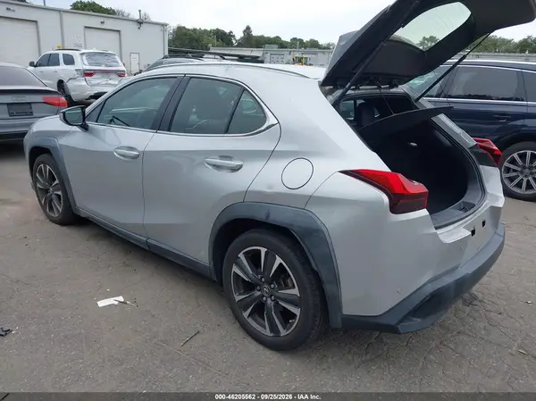 JTHY3JBH9K2013211 — 2019 Lexus UX, photo 3 from IAAI, Front end
