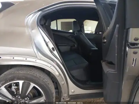 JTHX3JBH4N2050800 — 2022 Lexus UX, photo 8 from IAAI, Rear end
