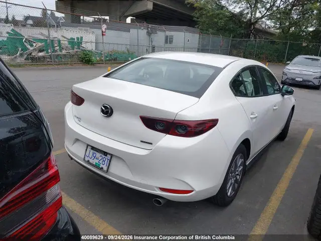 JM1BPBCL3M1320824 — 2021 Mazda 3 Preferred, photo 4 from IAAI 19.10.2026, Front end