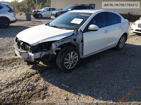 JM1BL1W70D1782312 — 2013 Mazda 3, photo 3 from IAAI, Front end