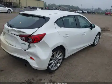 JM1BN1M3XH1121385 — 2017 Mazda 3, zdjęcie 4 z IAAI 22.10.2026, Prawy tył