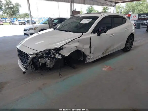 3MZBN1M31JM230341 — 2018 Mazda 3, фото 2 с аукциона IAAI 15.10.2026, Передняя часть слева