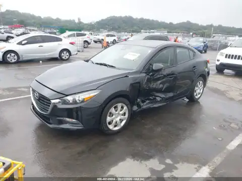 3MZBN1U77JM211019 — 2018 Mazda 3, zdjęcie 2 z IAAI, Lewy bok
