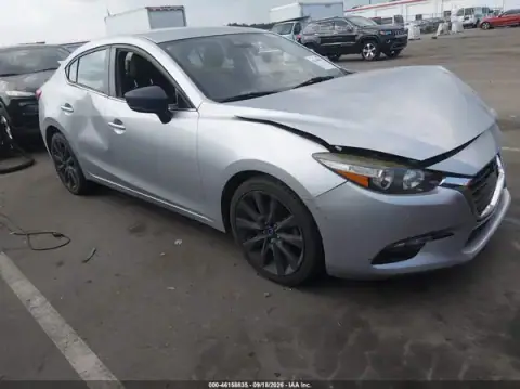 3MZBN1V39JM207467 — 2018 Mazda 3, передняя часть слева (Left Front), фото до ремонта