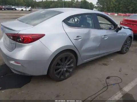 3MZBN1V39JM207467 — 2018 Mazda 3, zdjęcie 4 z IAAI, Lewy przód