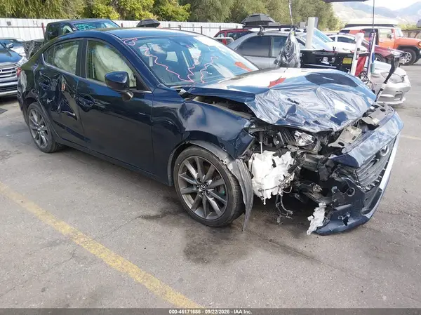 3MZBN1V35JM163743 Mazda 3 2018 — uszkodzenie Przód, zdjęcie przed naprawą