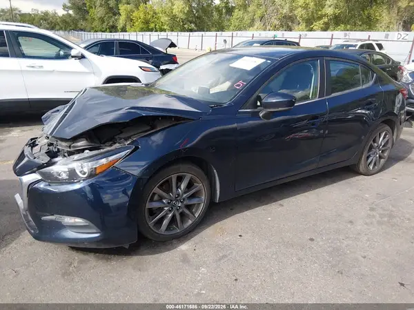 3MZBN1V35JM163743 — 2018 Mazda 3, zdjęcie 2 z IAAI, Przód