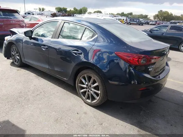 3MZBN1V35JM163743 — 2018 Mazda 3, zdjęcie 3 z IAAI, Przód