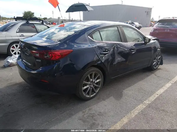 3MZBN1V35JM163743 — 2018 Mazda 3, zdjęcie 4 z IAAI, Przód