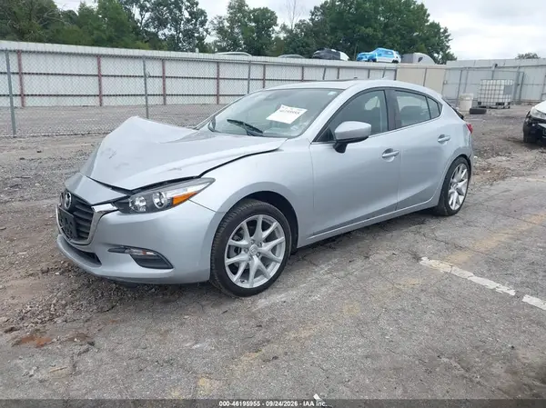 3MZBN1L36JM215058 — 2018 Mazda 3, zdjęcie 2 z IAAI, Przód i tył