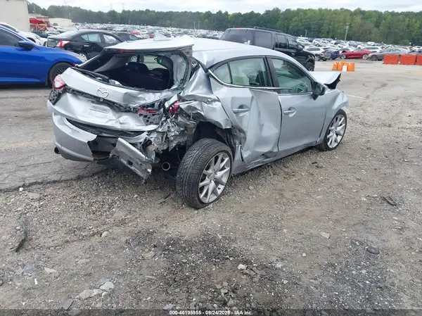 3MZBN1L36JM215058 — 2018 Mazda 3, zdjęcie 4 z IAAI, Przód i tył