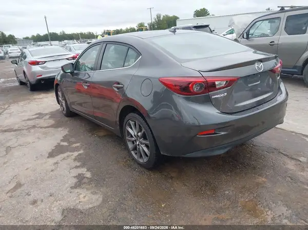3MZBN1W30JM226603 — 2018 Mazda 3, foto 3 de IAAI, Delantera derecha