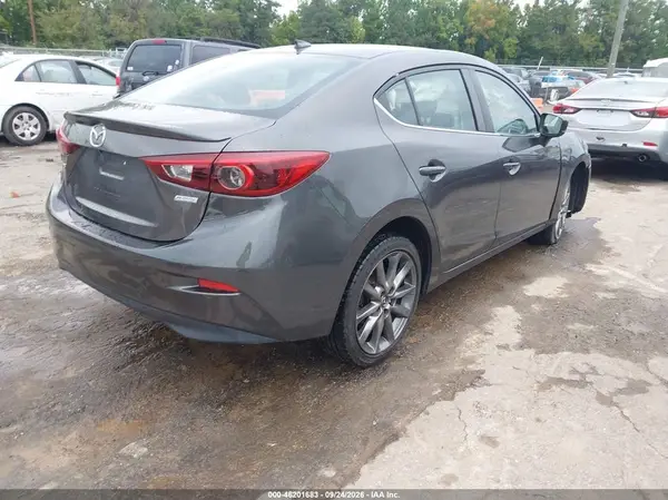 3MZBN1W30JM226603 — 2018 Mazda 3, foto 4 de IAAI, Delantera derecha