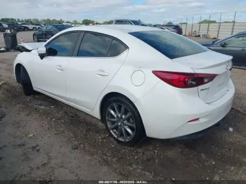 3MZBN1V31JM252659 — 2018 Mazda 3, photo 3 from IAAI, Front end