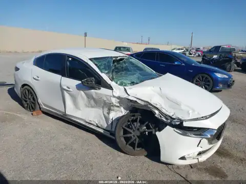 JM1BPACL3K1114037 — 2019 Mazda 3, Lado derecho (Right Side), fotos antes de reparar