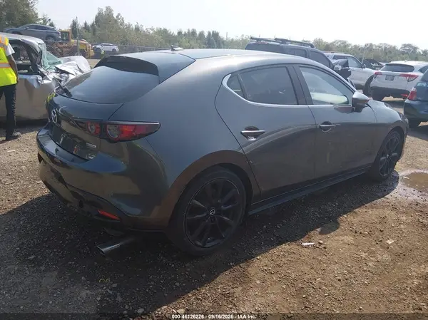 JM1BPAML3M1302963 — 2021 Mazda 3, фото 4 с аукциона IAAI 14.10.2026, Задняя часть слева