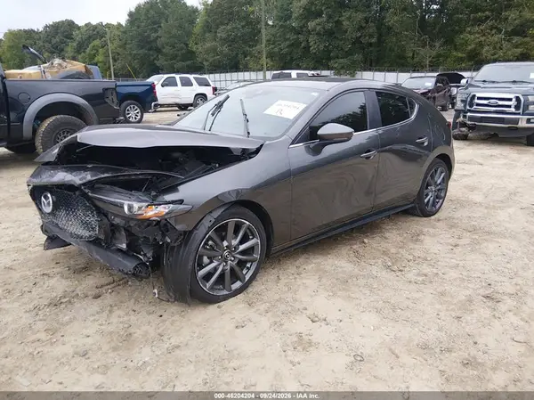 JM1BPAKL2M1347864 — 2021 Mazda 3, фото 2 с аукциона IAAI, Передняя часть