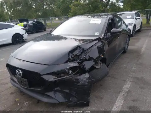 JM1BPALM9P1615045 — 2023 Mazda 3, фото 2 с аукциона IAAI, передняя часть слева