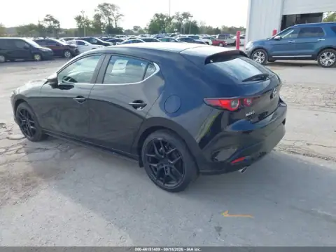 JM1BPALM2R1712171 — 2024 Mazda 3, foto 3 de IAAI, Lado derecho