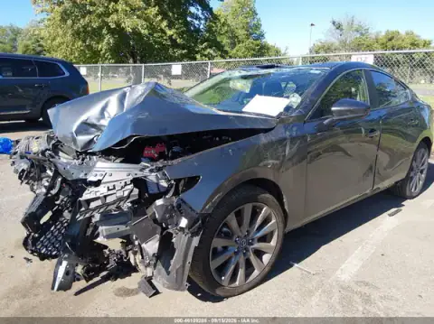 3MZBPACM4SM472076 — 2025 Mazda 3, фото 2 з IAAI 20.10.2026, Передня й задня частини