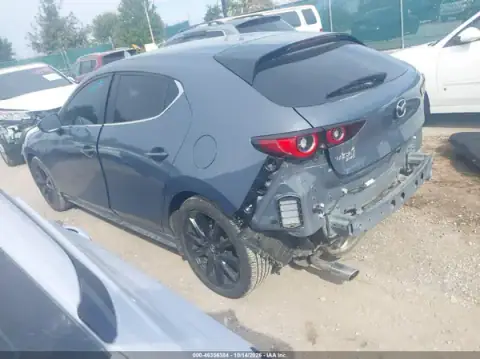 JM1BPBLMXS1758813 — 2025 Mazda 3, фото 3 з IAAI, Задня частина