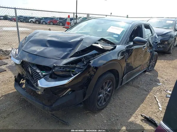 3MVDMBAM6RM699081 — 2024 Mazda CX-30, zdjęcie 2 z IAAI, Przód i tył