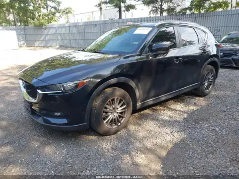 JM3KFBCL1H0104458 — 2017 Mazda CX-5, foto 2 de IAAI 21.10.2026, Delantera derecha