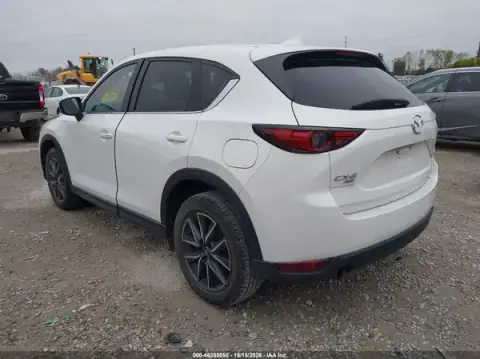 JM3KFBDL4H0196857 — 2017 Mazda CX-5, foto 3 de IAAI, Parte delantera