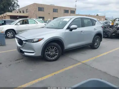 JM3KFABM5J0317486 — 2018 Mazda CX-5, zdjęcie 2 z IAAI, Prawy przód