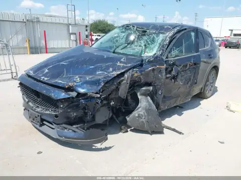 JM3KFADM3M0488996 — 2021 Mazda CX-5, foto 2 de IAAI, Vuelco