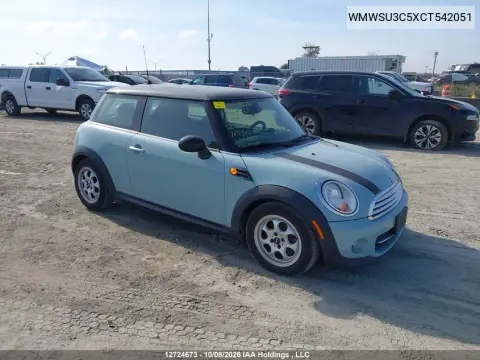 WMWSU3C5XCT542051 — 2012 MINI Cooper, Переднее окно, фото до ремонта