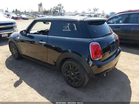 WMWXP5C31H3C64013 — 2017 MINI Hardtop Cooper, ფოტო 3, IAAI 28.10.2026, მარჯვენა მხარე