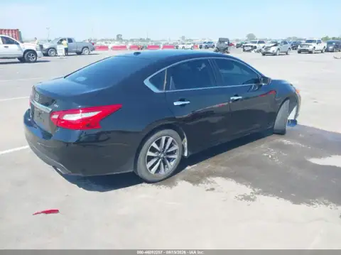 1N4AL3AP4HC218449 — 2017 Nissan Altima, photo 4 from IAAI 20.10.2026, Left rear