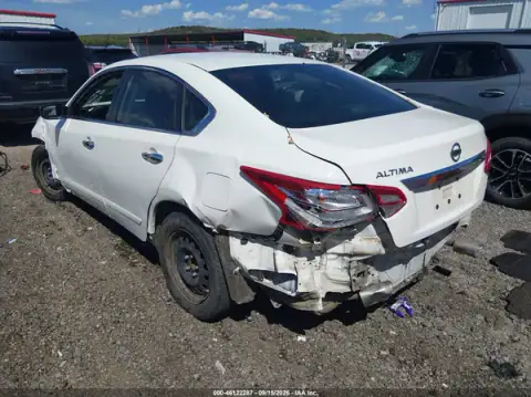 1N4AL3AP0HC239072 — 2017 Nissan Altima, photo 3 from IAAI, Front and rear