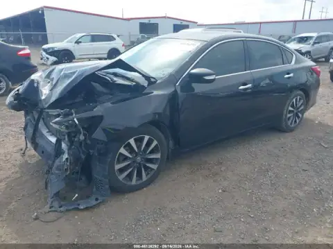 1N4AL3AP4HC183296 — 2017 Nissan Altima, foto 2 de IAAI, Parte delantera