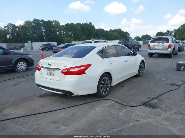 1N4AL3AP4HC154283 — 2017 Nissan Altima, zdjęcie 4 z IAAI 14.10.2026, Normalne zużycie