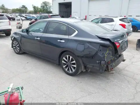 1N4AL3AP1HC288345 — 2017 Nissan Altima, foto 3 de IAAI, Parte delantera y trasera