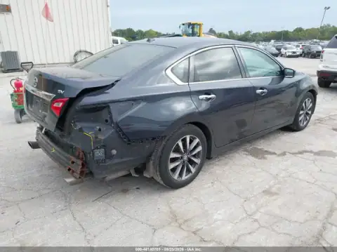 1N4AL3AP1HC288345 — 2017 Nissan Altima, foto 4 de IAAI, Parte delantera y trasera