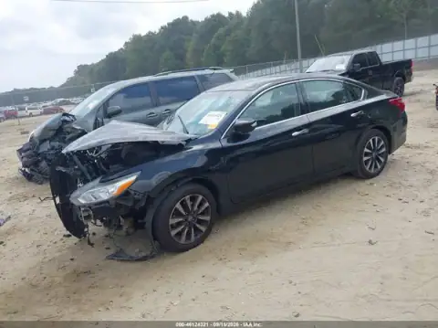 1N4AL3AP0JC185598 — 2018 Nissan Altima, foto 2 de IAAI, Parte delantera