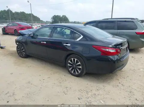 1N4AL3AP0JC185598 — 2018 Nissan Altima, foto 3 de IAAI, Parte delantera