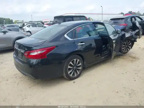 1N4AL3AP0JC185598 — 2018 Nissan Altima, foto 4 de IAAI, Parte delantera