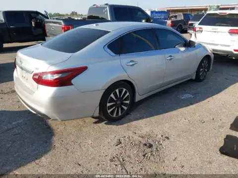 1N4AL3AP4JC175494 — 2018 Nissan Altima, zdjęcie 4 z IAAI 21.10.2026, Lewy bok