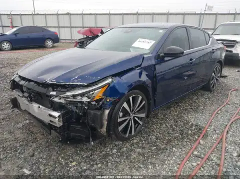 1N4BL4CVXMN414254 — 2021 Nissan Altima, photo 2 from IAAI, Front end