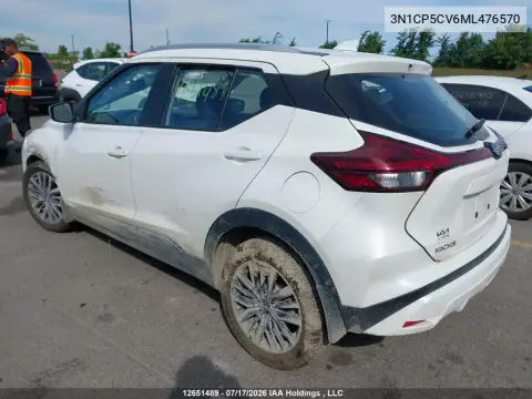 3N1CP5CV6ML476570 — 2021 Nissan Kicks, foto 3 de IAAI 30.10.2026, Delantera izquierda
