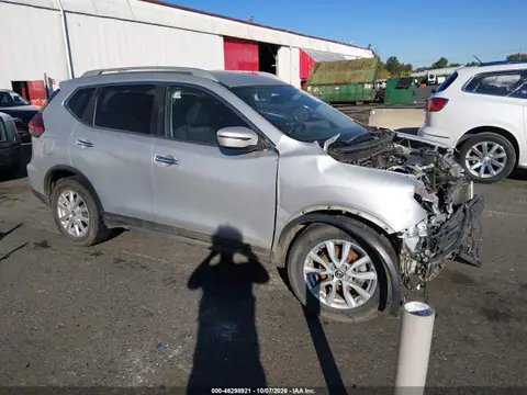 KNMAT2MV2HP543799 — 2017 Nissan Rogue SV, წინა ნაწილი (Front End), ფოტოები შეკეთებამდე